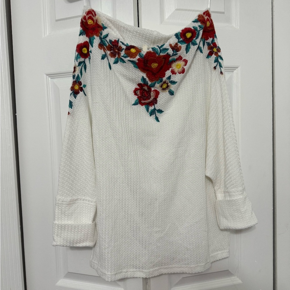 Unmgee Embroidered sweater top